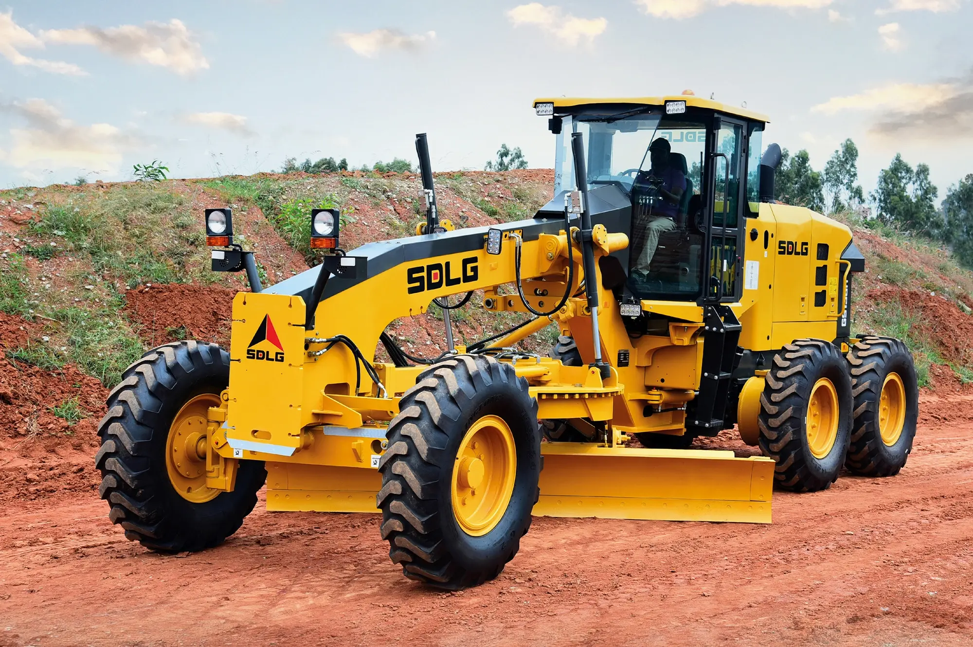 Motoniveladora G9138H : Versatilidade e eficiência para diversas